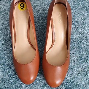 MICHAEL KORS ROUND TOE HEELS